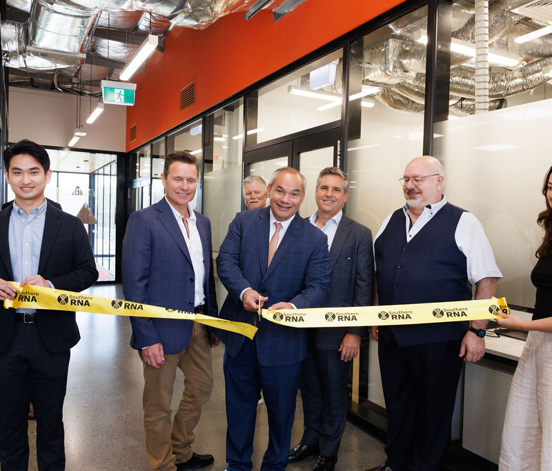 Gold Coast Mayor Tom Tate joins Southern RNA Managing Director Chris Peck, Providence Therapeutics leaders, and Gold Coast Health and Knowledge Precinct representatives to cut the ribbon at the official opening of Southern RNA’s new R&D laboratories at Cohort Innovation Space, marking a major milestone for biotech innovation on the Gold Coast.